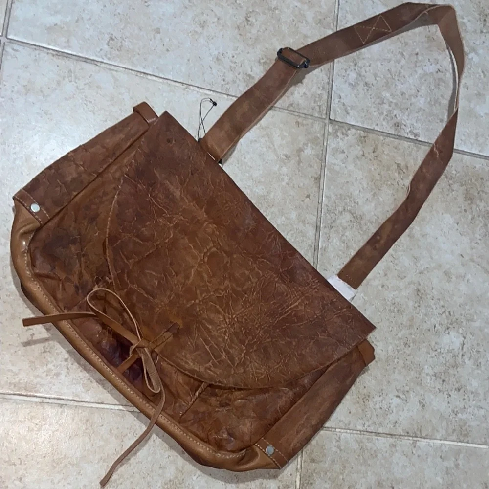 NWOT FREE PEOPLE Portland Distressed Messenger Bag - Picture 5 of 9